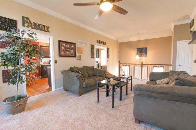 7802 NW Conant Ave, Kansas City, MO 64152