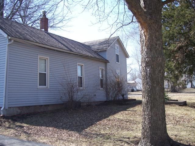 309 N Lee St, Corder, MO 64021
