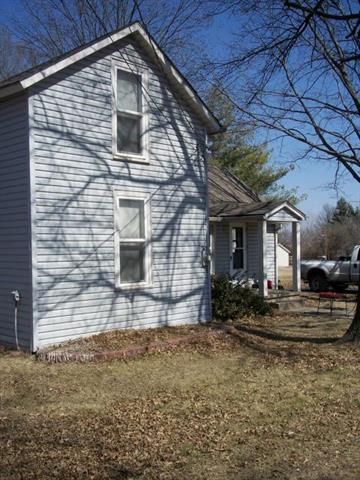 309 N Lee St, Corder, MO 64021