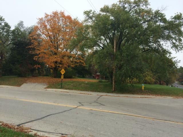 711 E Eisenhower Rd, Lansing, KS 66043