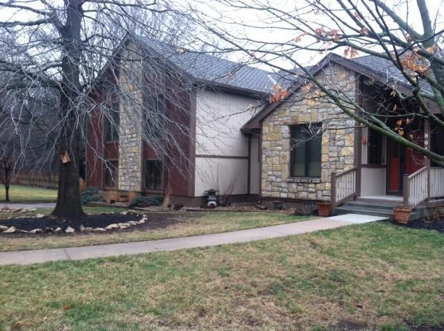 8616 Redbud Ln, Lenexa, KS 66220