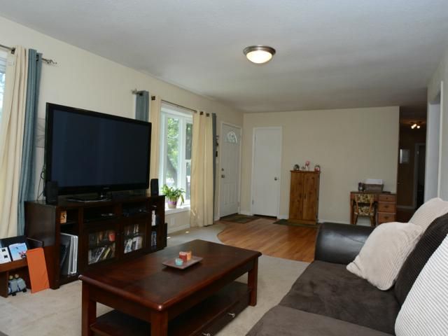 8522 Goodman Dr, Overland Park, KS 66212