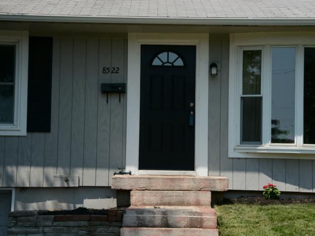 8522 Goodman Dr, Overland Park, KS 66212