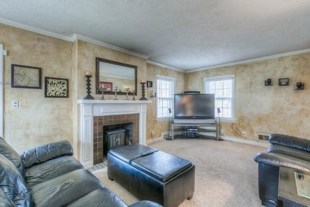 600 E 72 Ter, Kansas City, MO 64131
