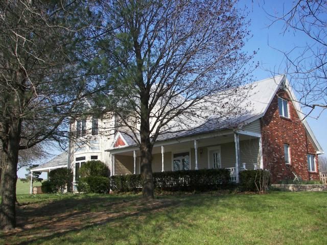 19495 Middle Rd, Weston, MO 64098