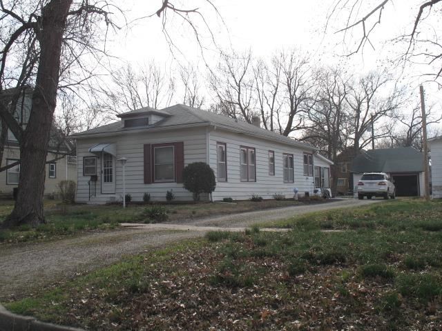 1022 S Hickory St, Ottawa, KS 66067