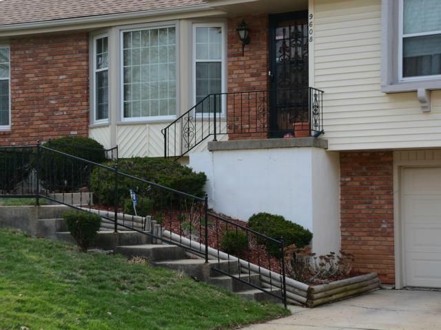 9608 Olmstead Rd, Kansas City, MO 64134