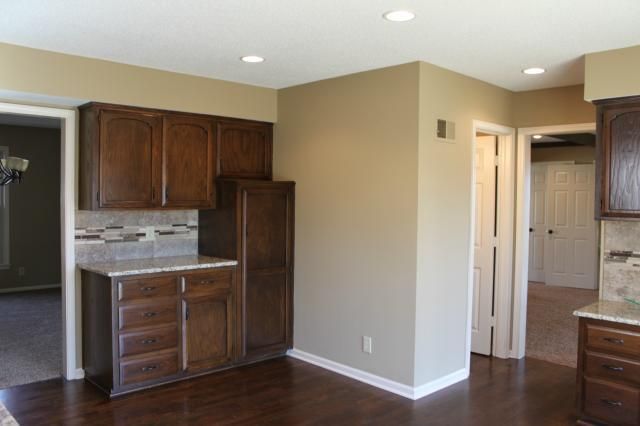 10252 Nieman Pl, Overland Park, KS 66214