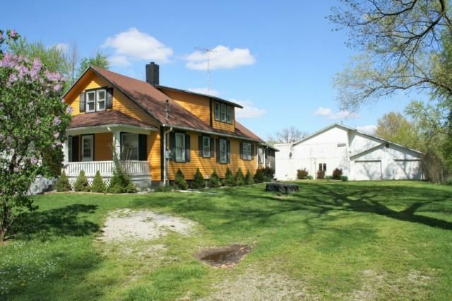 911 Daisy St, Sweet Springs, MO 65351