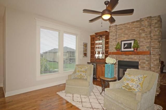 9417 W 157th Pl, Overland Park, KS 66221