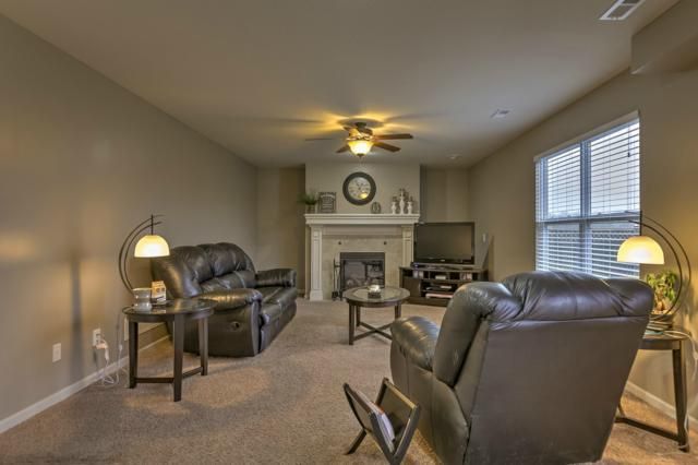 9615 Adrian Pl, Kansas City, MO 64154