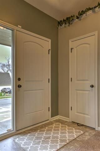 9615 Adrian Pl, Kansas City, MO 64154