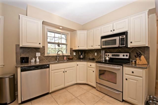 9551 Windsor St, Overland Park, KS 66206