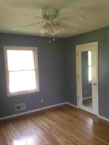 11507 E Thompson St, Sugar Creek, MO 64054