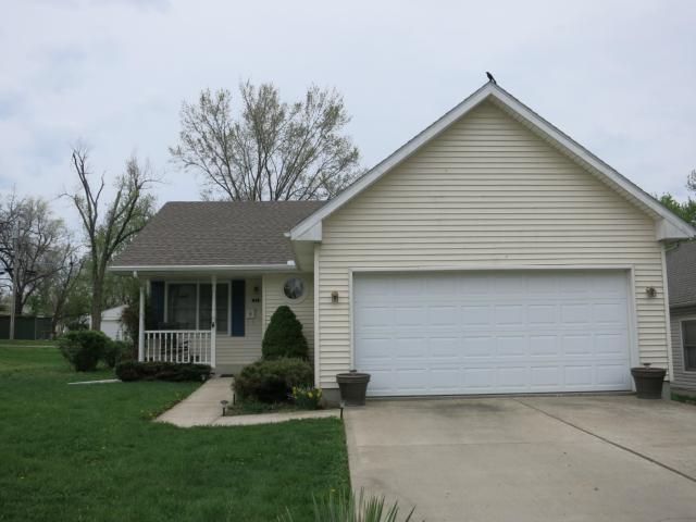 215 W 7th St, Cameron, MO 64429