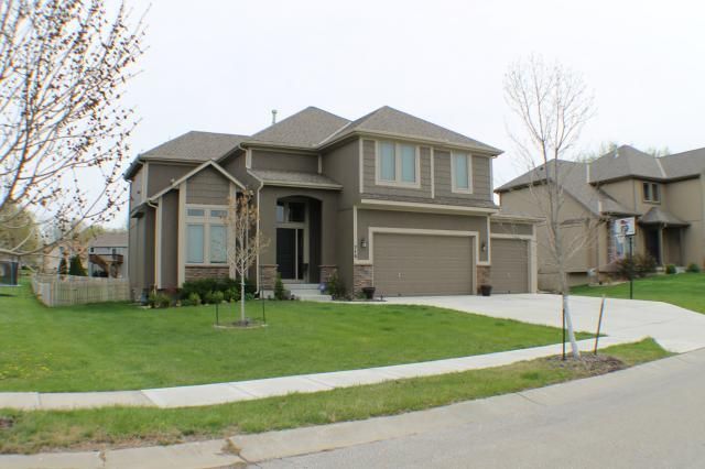 715 S Franklin St, Raymore, MO 64083