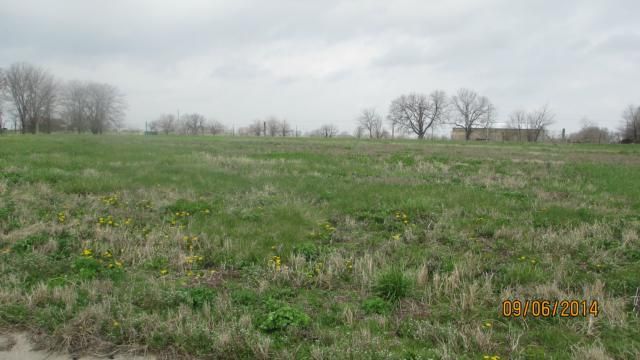 2904 Canyon Dr, Harrisonville, MO 64701