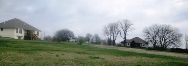 2909 Canyon Dr, Harrisonville, MO 64701
