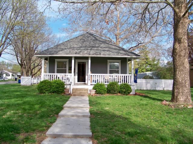 209 Oak St, Perry, KS 66073