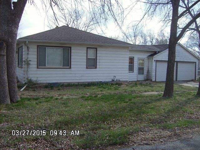 305 S 4th St, Garden City, MO 64747
