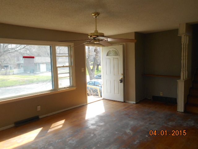 426 NW Village Dr, Lee's Summit, MO 64063