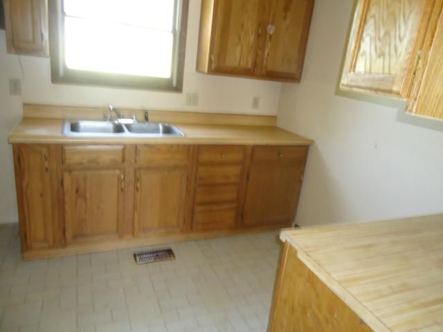 1113 Oak St, Atchison, KS 66002