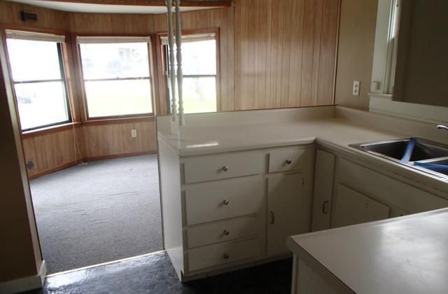 819 N Main St, Ottawa, KS 66067