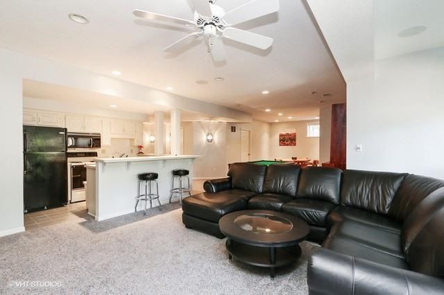 10207 Delmar St, Overland Park, KS 66207