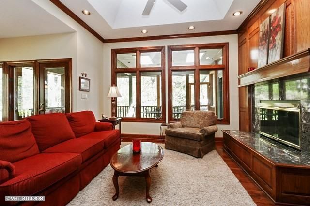 10207 Delmar St, Overland Park, KS 66207