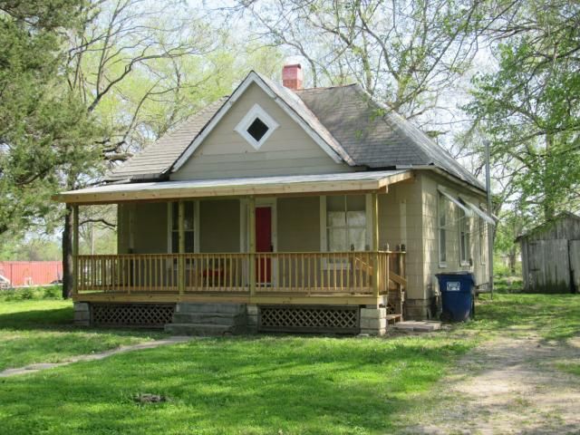 868 Elm St, Lawrence, KS 66044