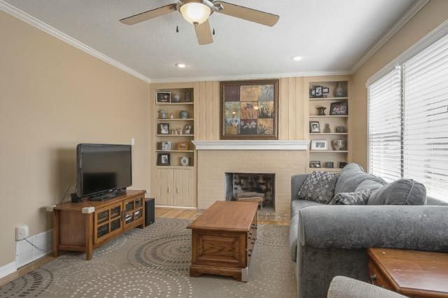 8518 W 69th St, Overland Park, KS 66204