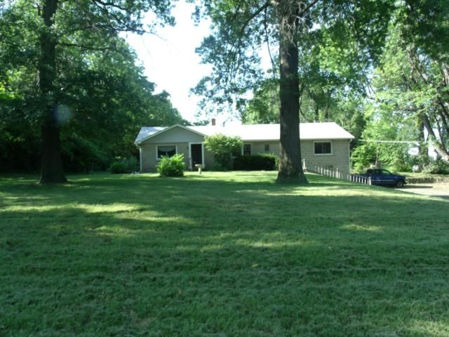 2050 E Pink Hill Rd, Blue Springs, MO 64014