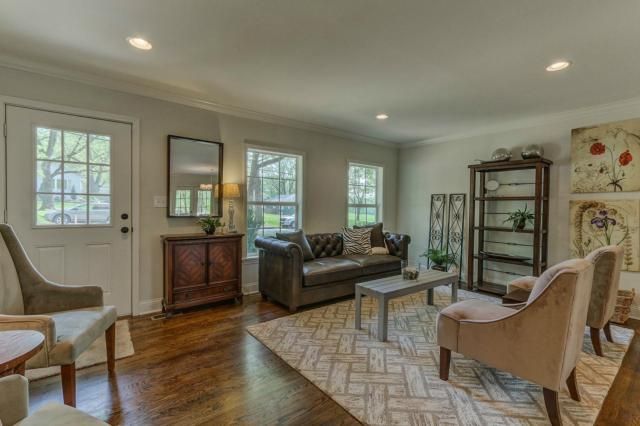 8234 Main St, Kansas City, MO 64114