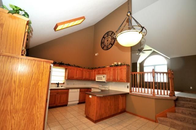 4915 Harkness Ave, Kansas City, MO 64136