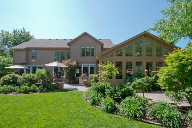 5605 Roundtree St, Shawnee, KS 66226