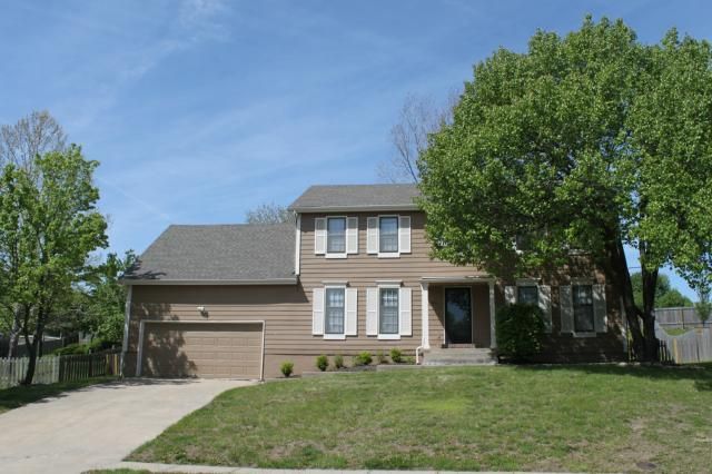 11334 Mackey St, Overland Park, KS 66210