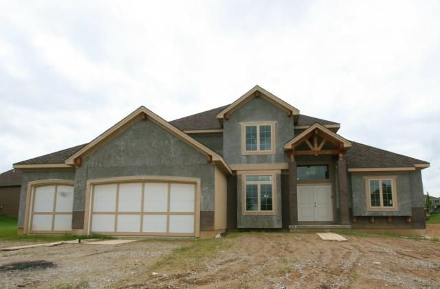 4511 Verona Dr, Riverside, MO 64150