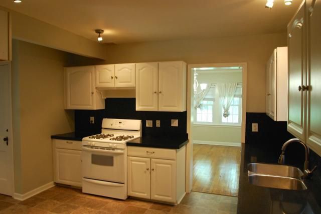 408 E 74 St, Kansas City, MO 64131