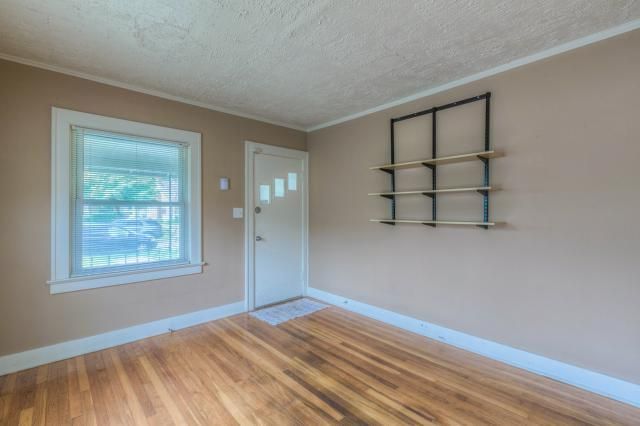 1020 E 76th St, Kansas City, MO 64131