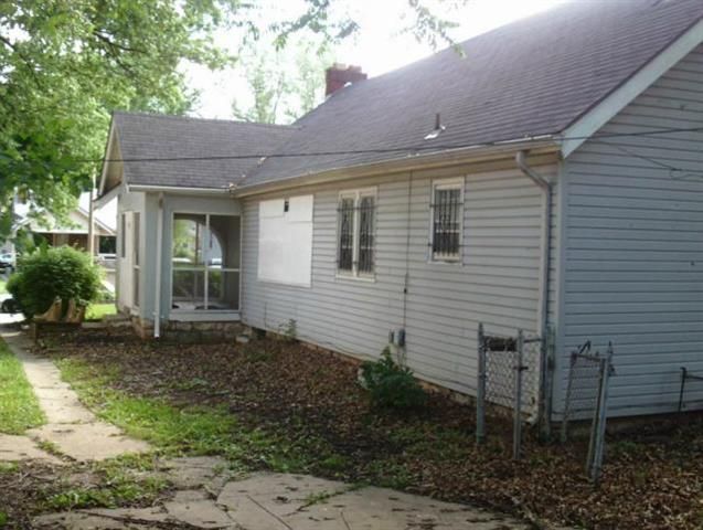 2240 E 67th Ter, Kansas City, MO 64132