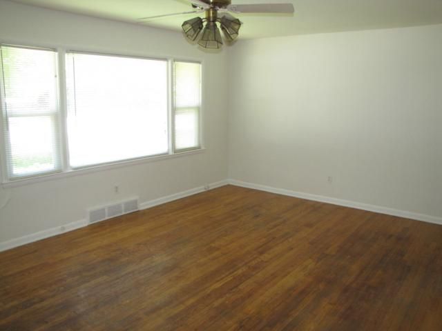 8012 Summit St, Kansas City, MO 64114