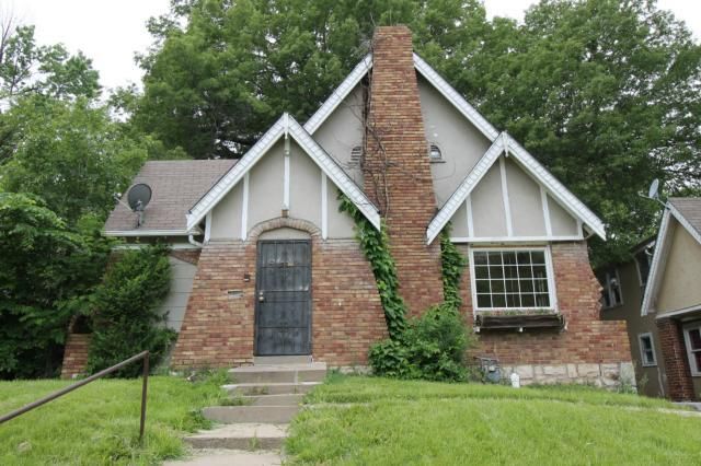 7324 Tracy Ave, Kansas City, MO 64131