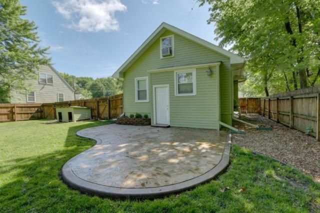 7936 Robinson St, Overland Park, KS 66204