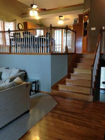 130 NE Lamplighter Ln, Blue Springs, MO 64014