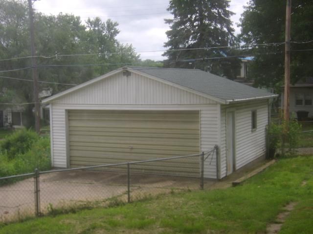 1020 Randolph St, St Joseph, MO 64505