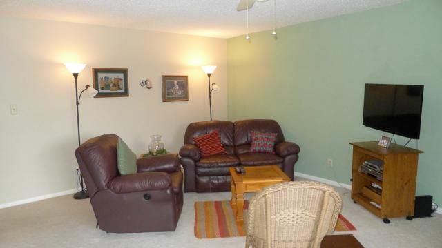 10124 W 96th St #E, Overland Park, KS 66212