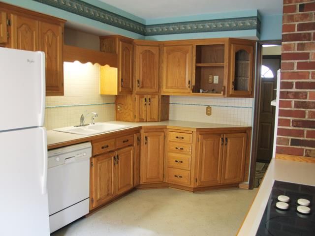 1321 E 101st St, Kansas City, MO 64131