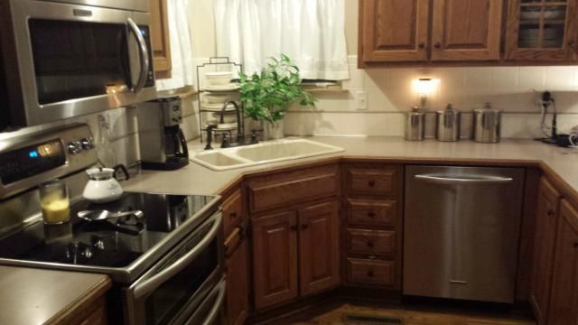1424 Newberry Dr, Lee's Summit, MO 64086