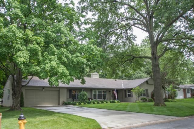 10021 El Monte St, Overland Park, KS 66207