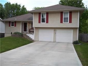 817 Cosby St, Liberty, MO 64068